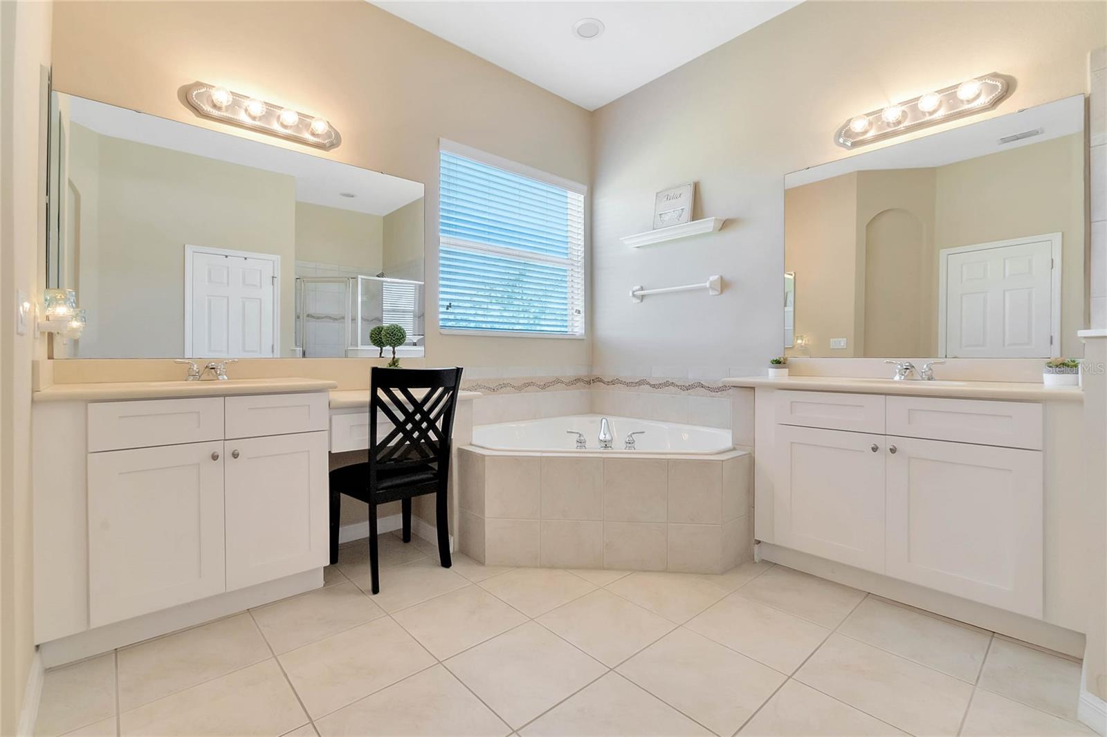 503 COURTLEA COVE AVE