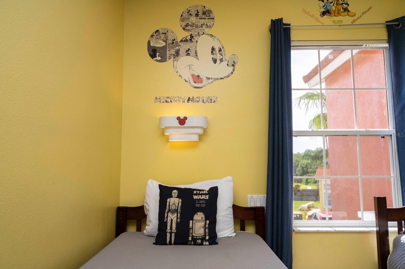 911 PARK TERRACE CIR