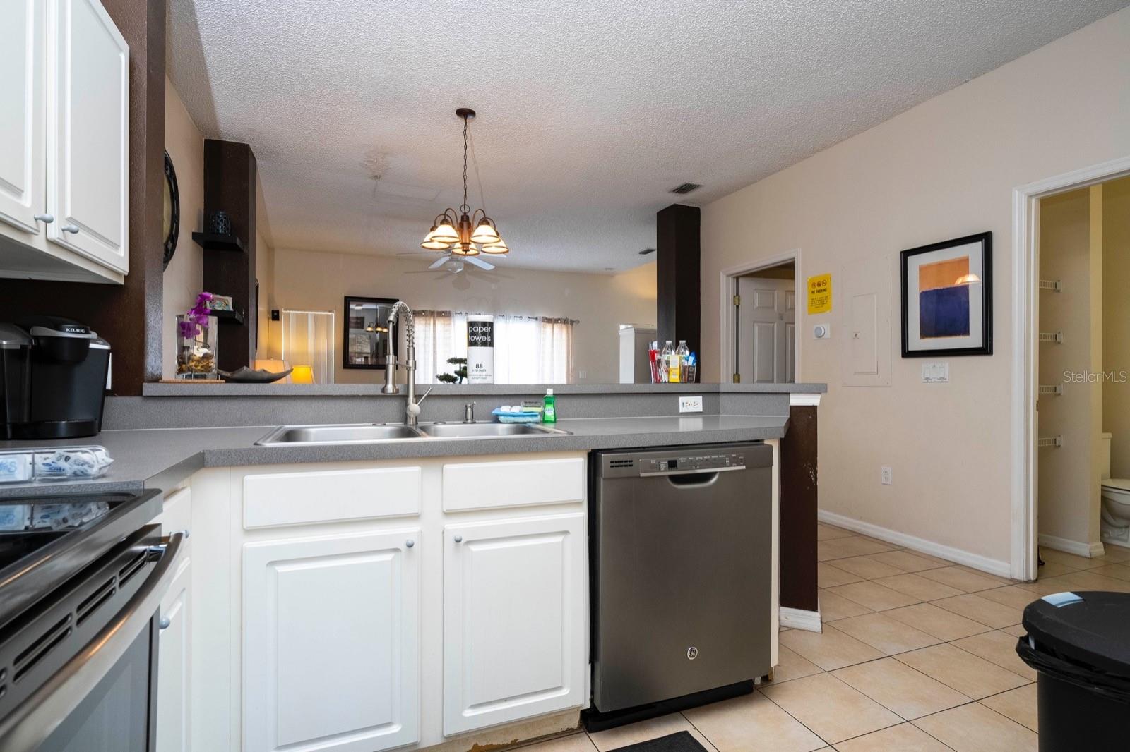 911 PARK TERRACE CIR