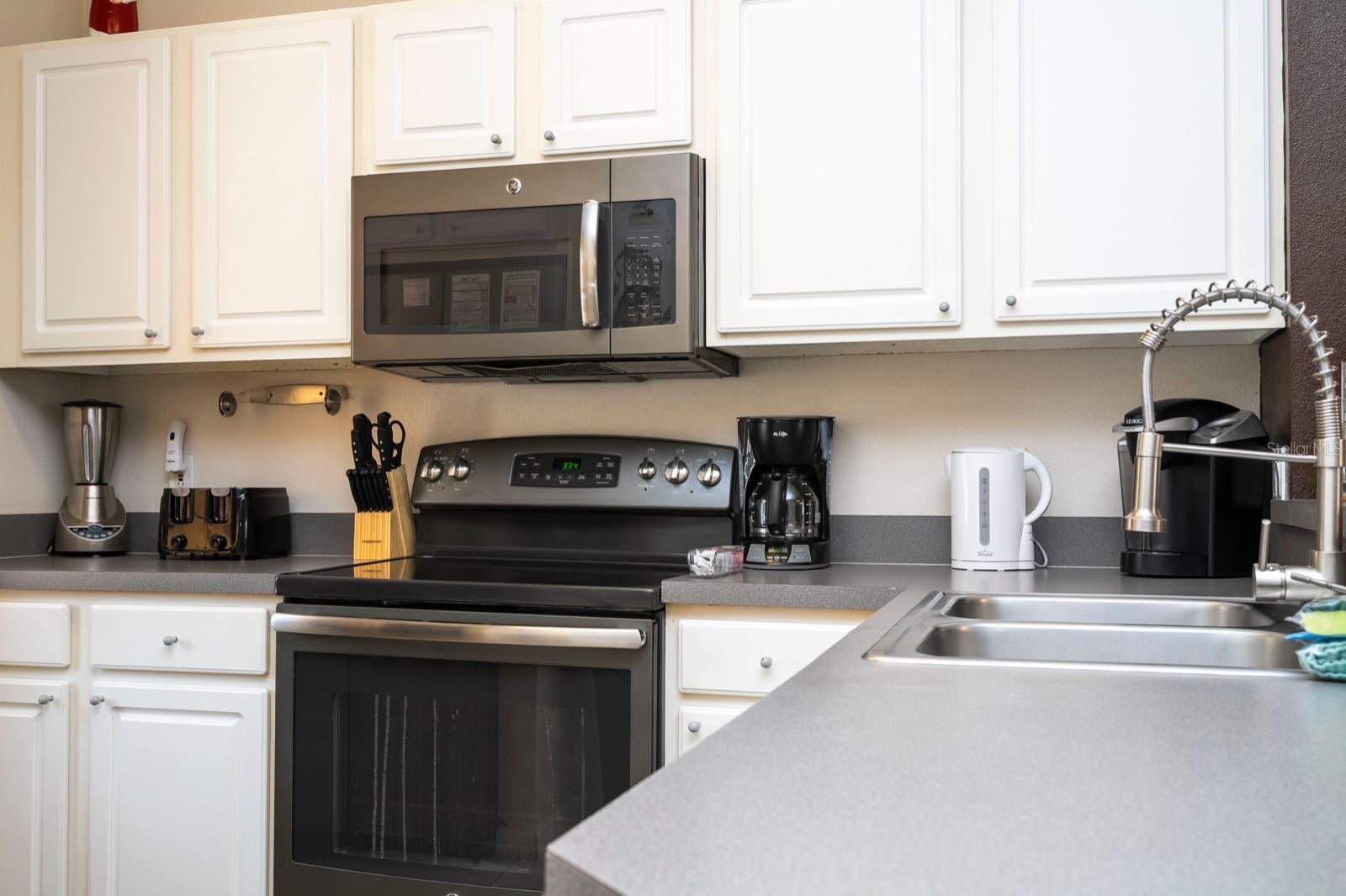 911 PARK TERRACE CIR