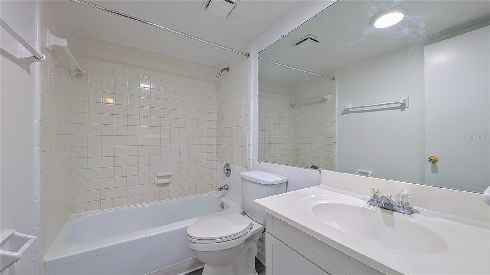 5957 CASA DEL REY CIR #A