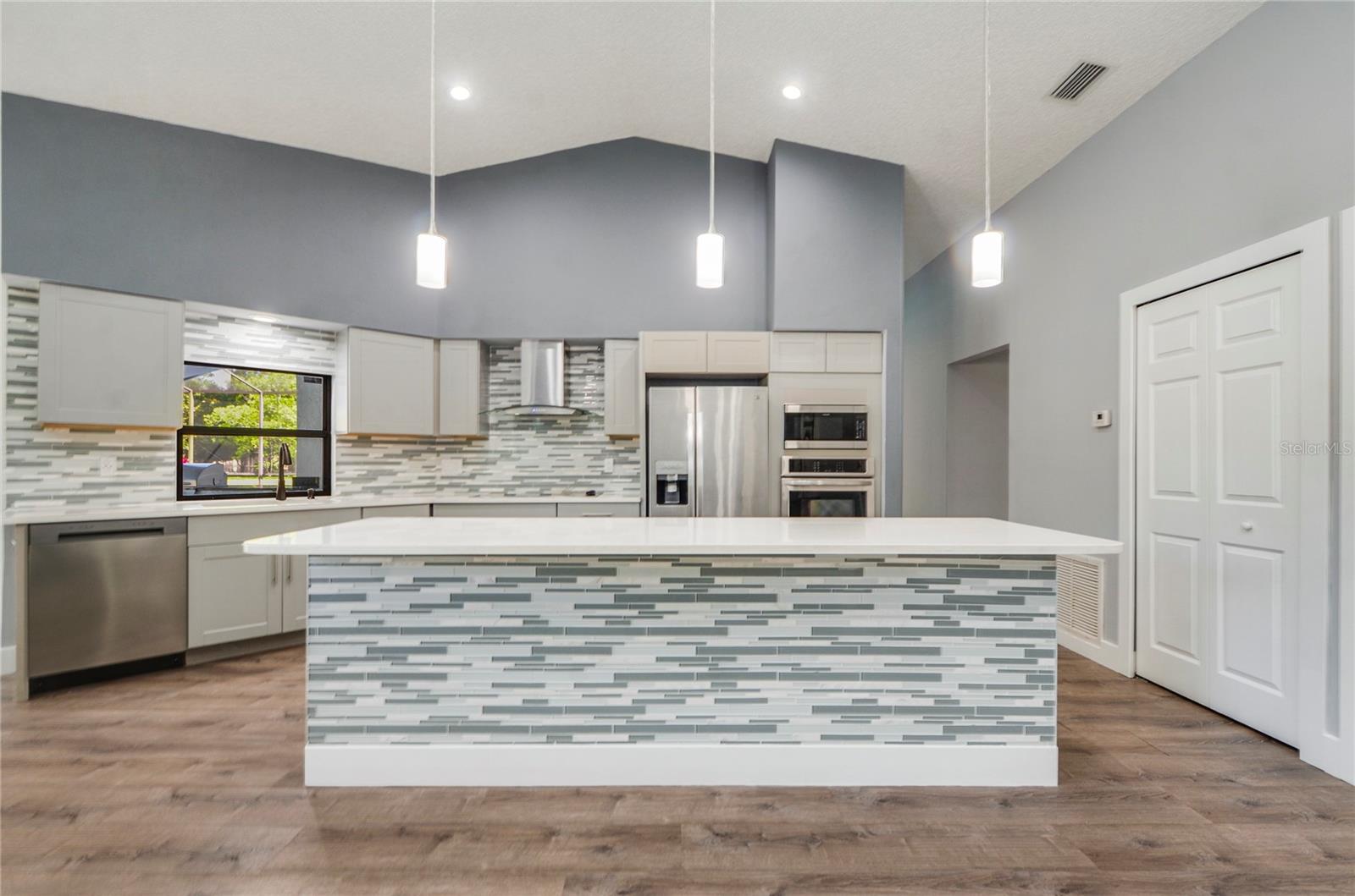 6014 CRYSTAL VIEW DR