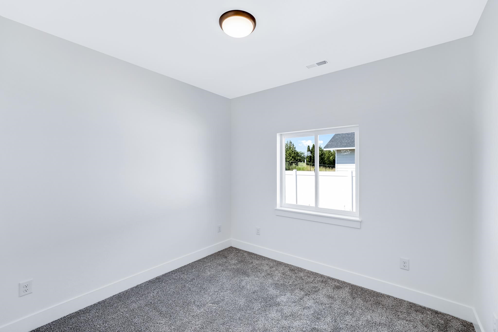 535 E Summit Ave
