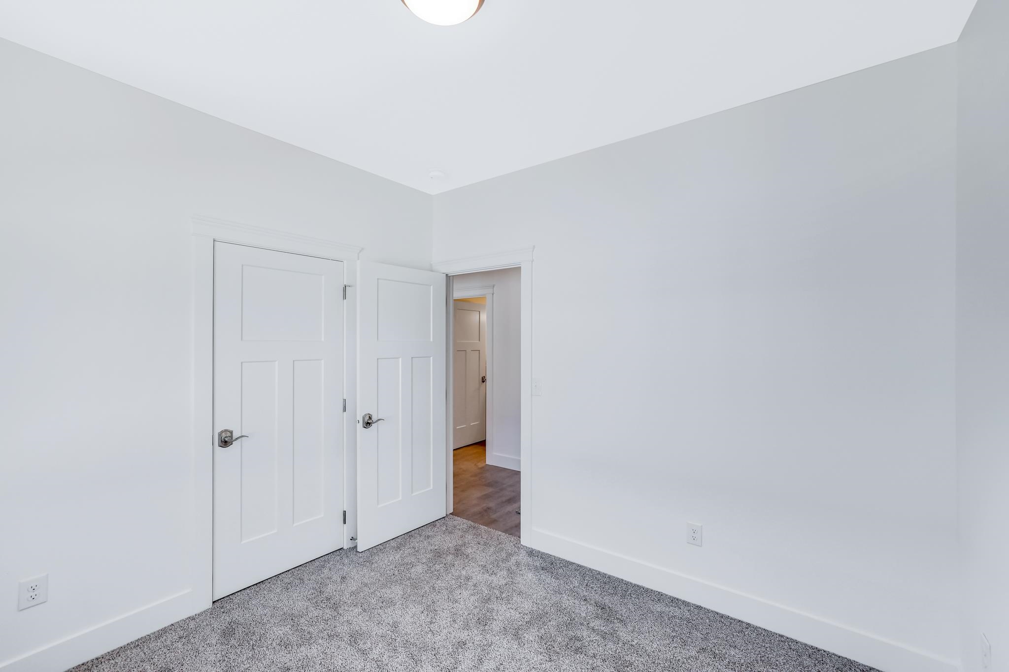 520 E Summit Ave