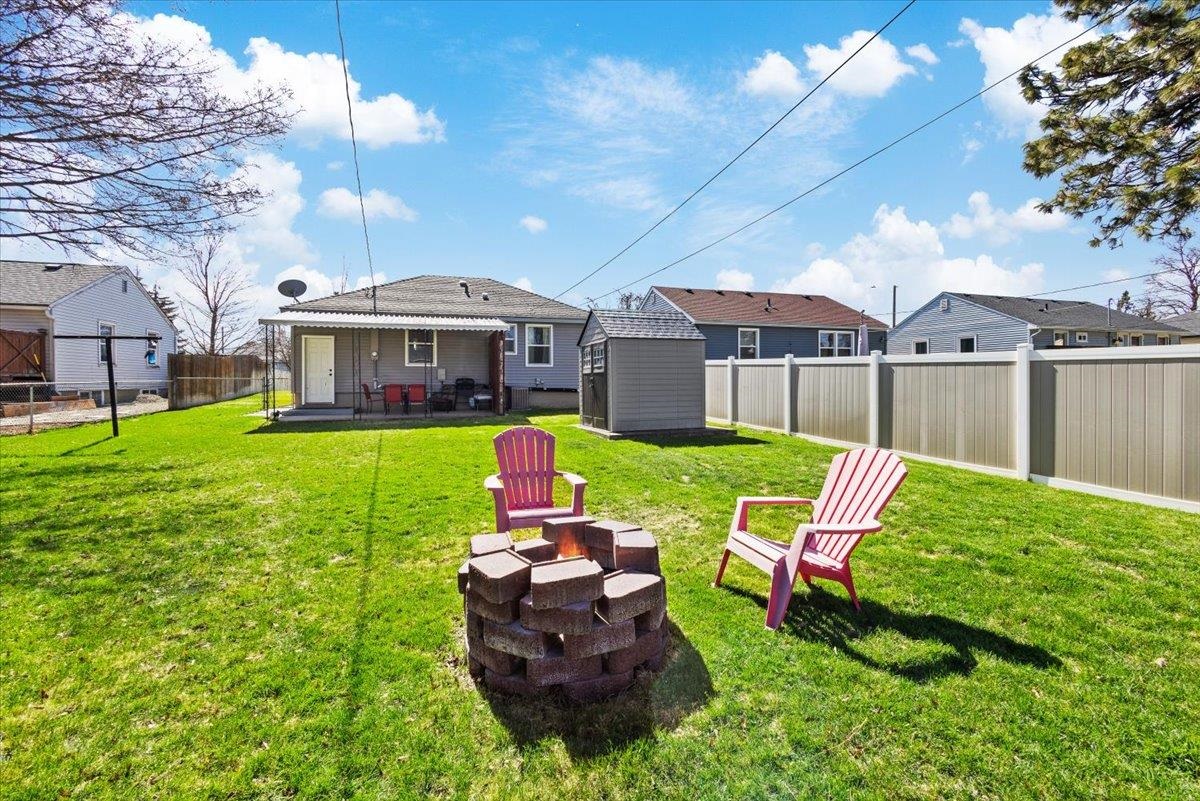 2218 W Queen Ave