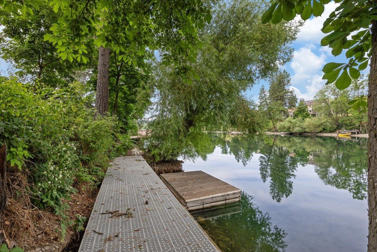 8927 E South Riverway Ave