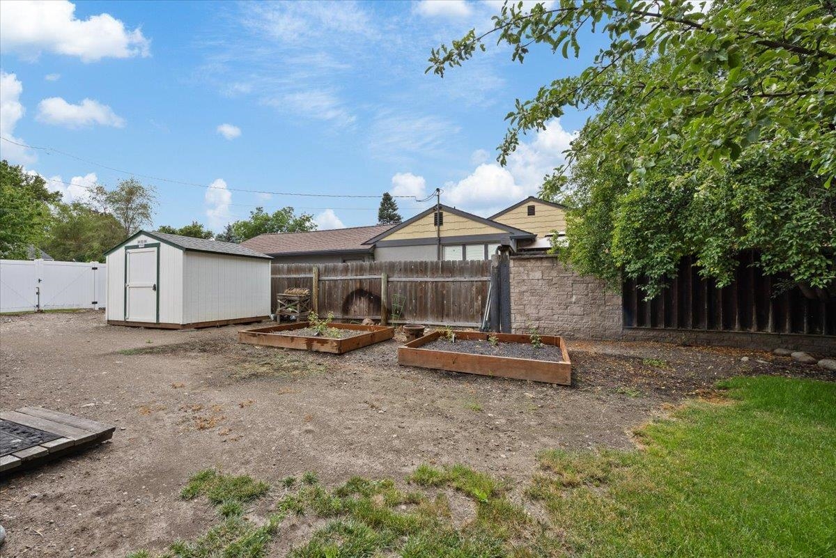 8927 E South Riverway Ave