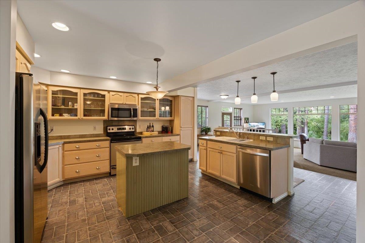 8927 E South Riverway Ave