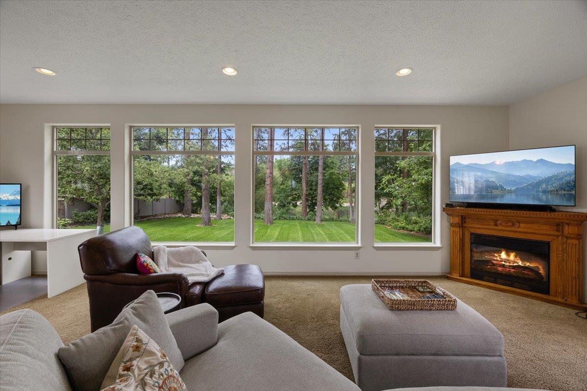 8927 E South Riverway Ave