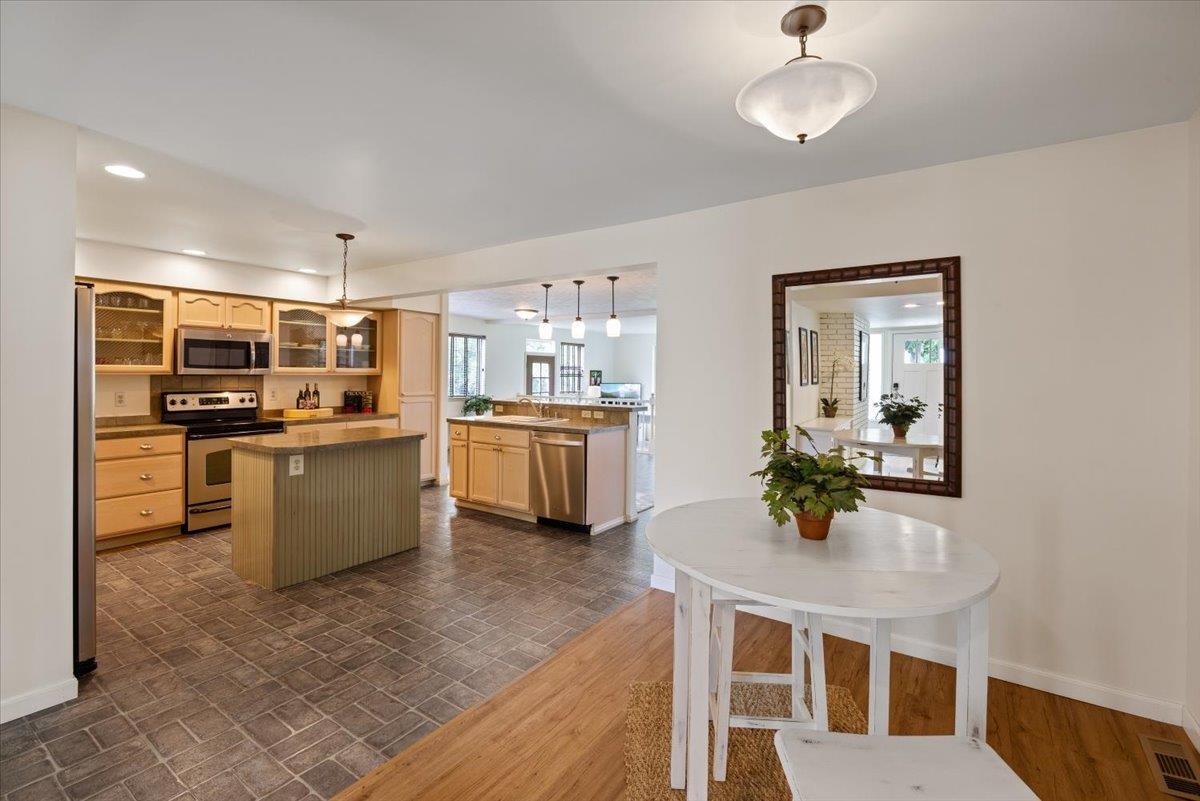 8927 E South Riverway Ave