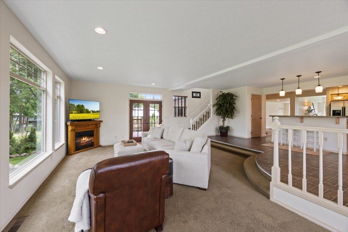 8927 E South Riverway Ave