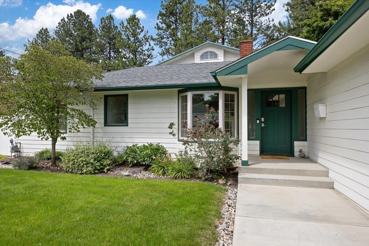 8927 E South Riverway Ave