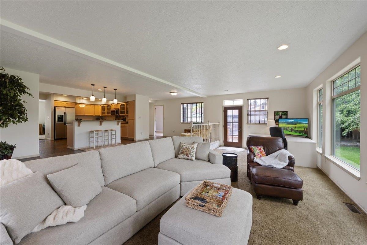 8927 E South Riverway Ave