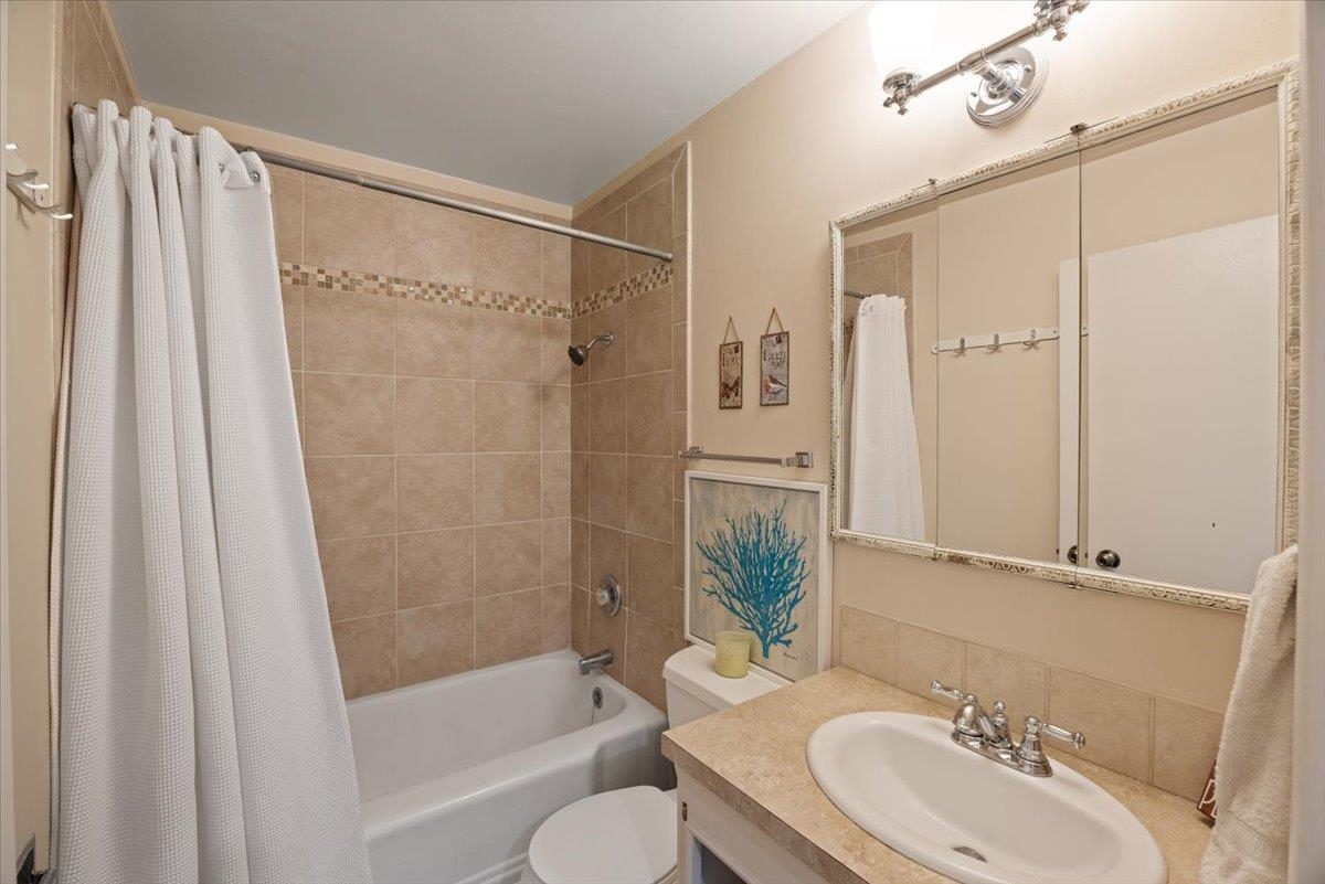 8927 E South Riverway Ave