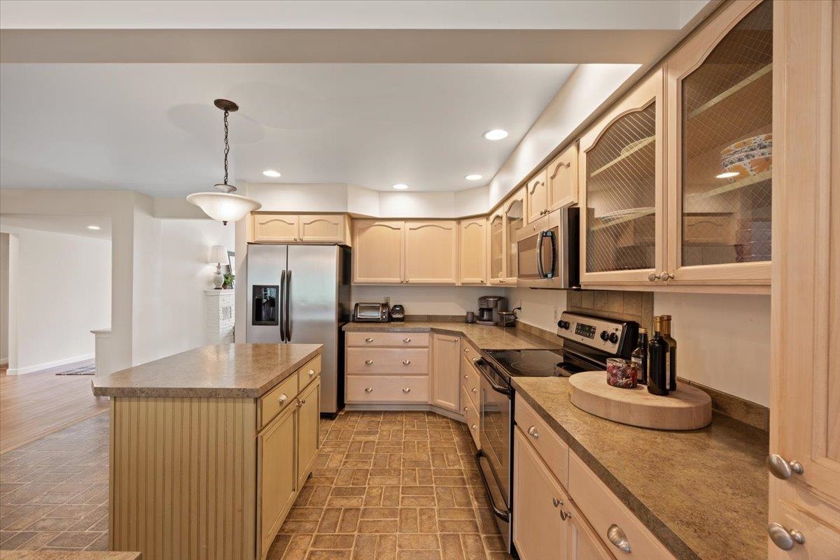 8927 E South Riverway Ave