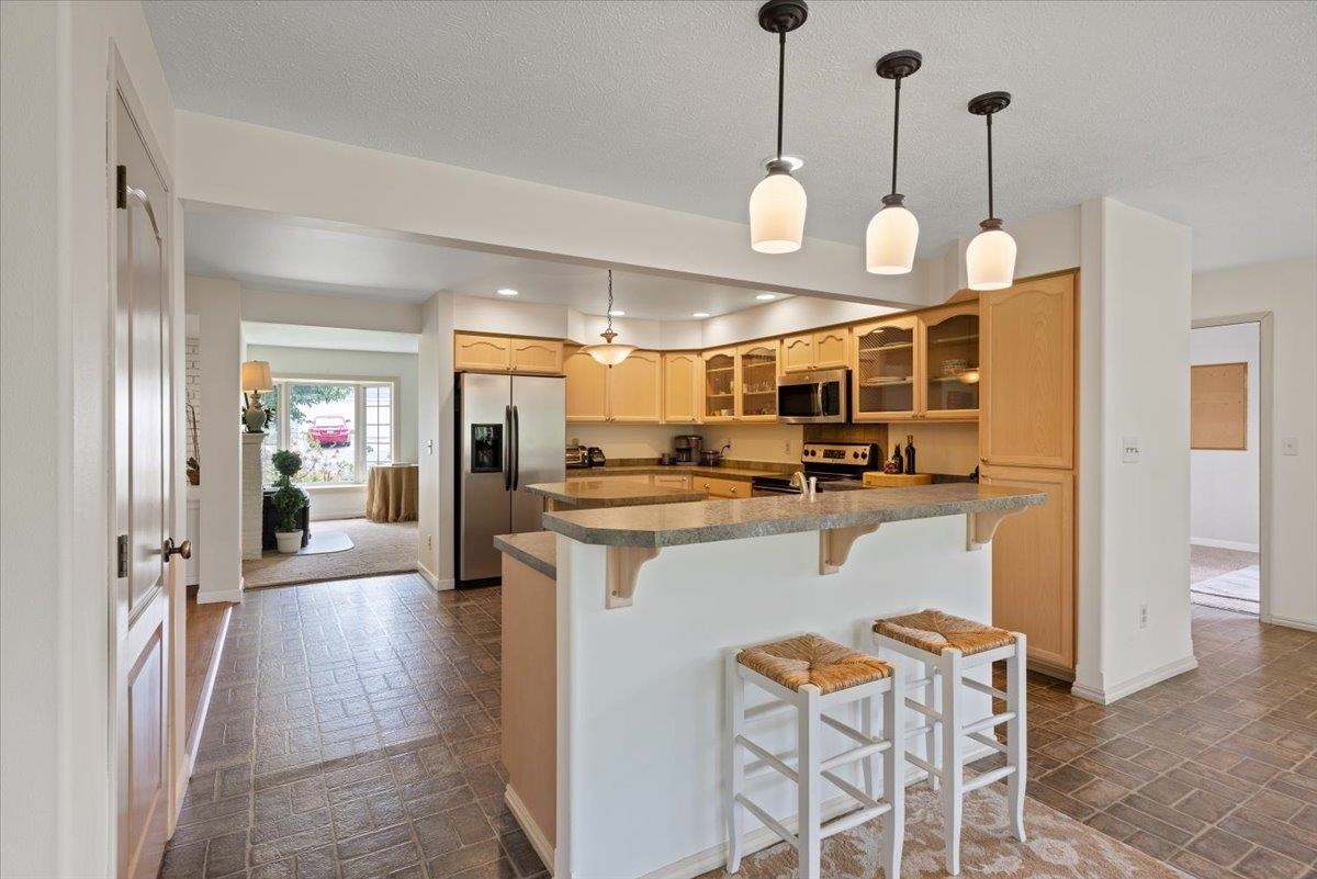 8927 E South Riverway Ave