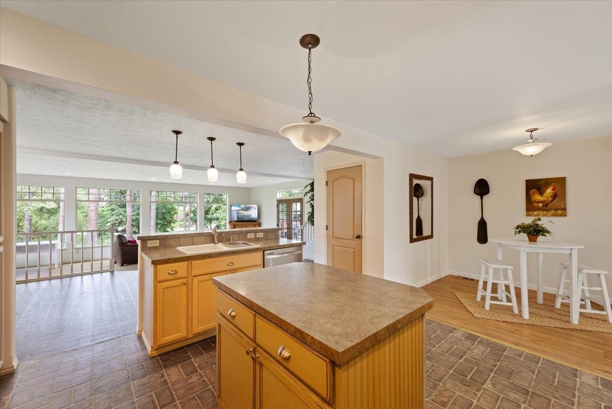 8927 E South Riverway Ave