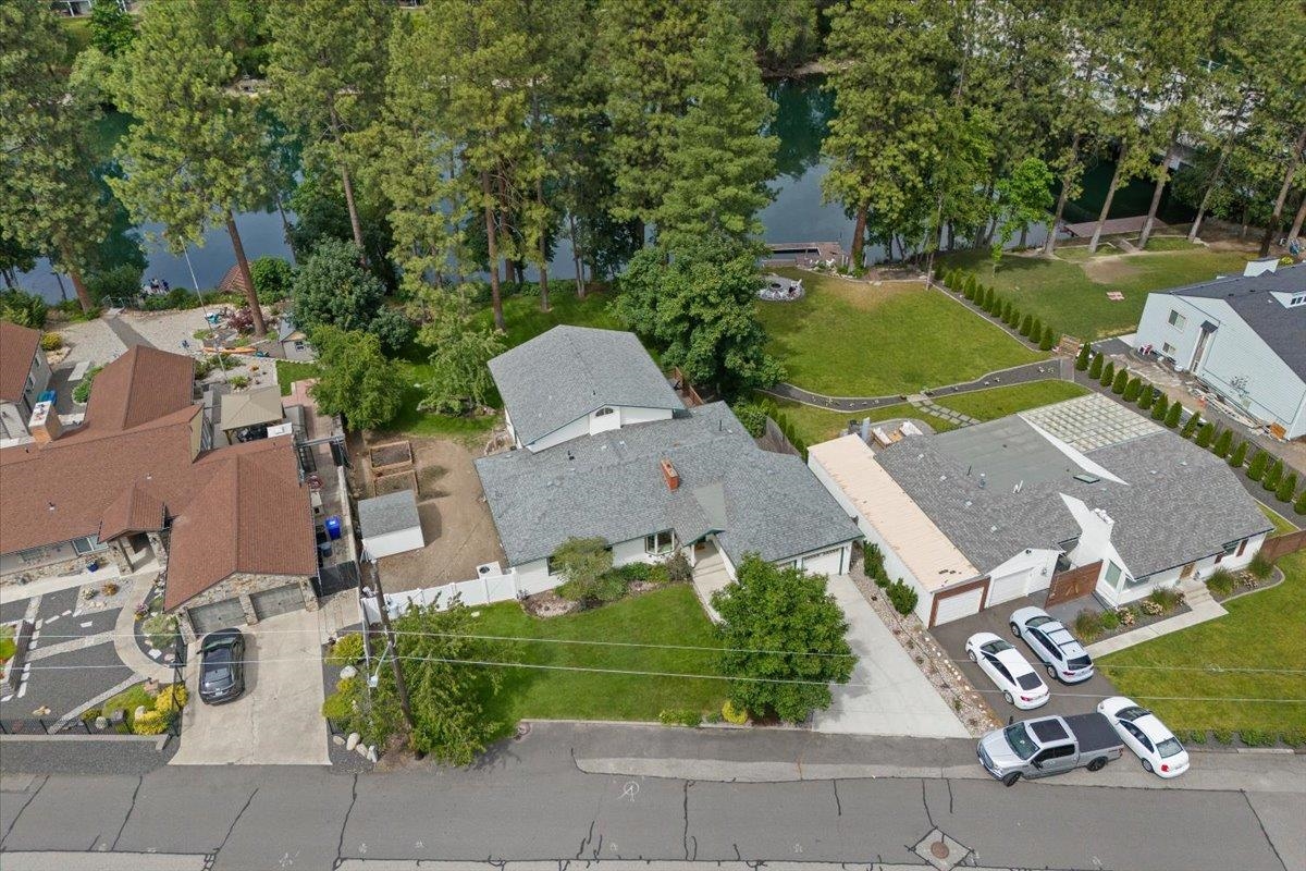 8927 E South Riverway Ave