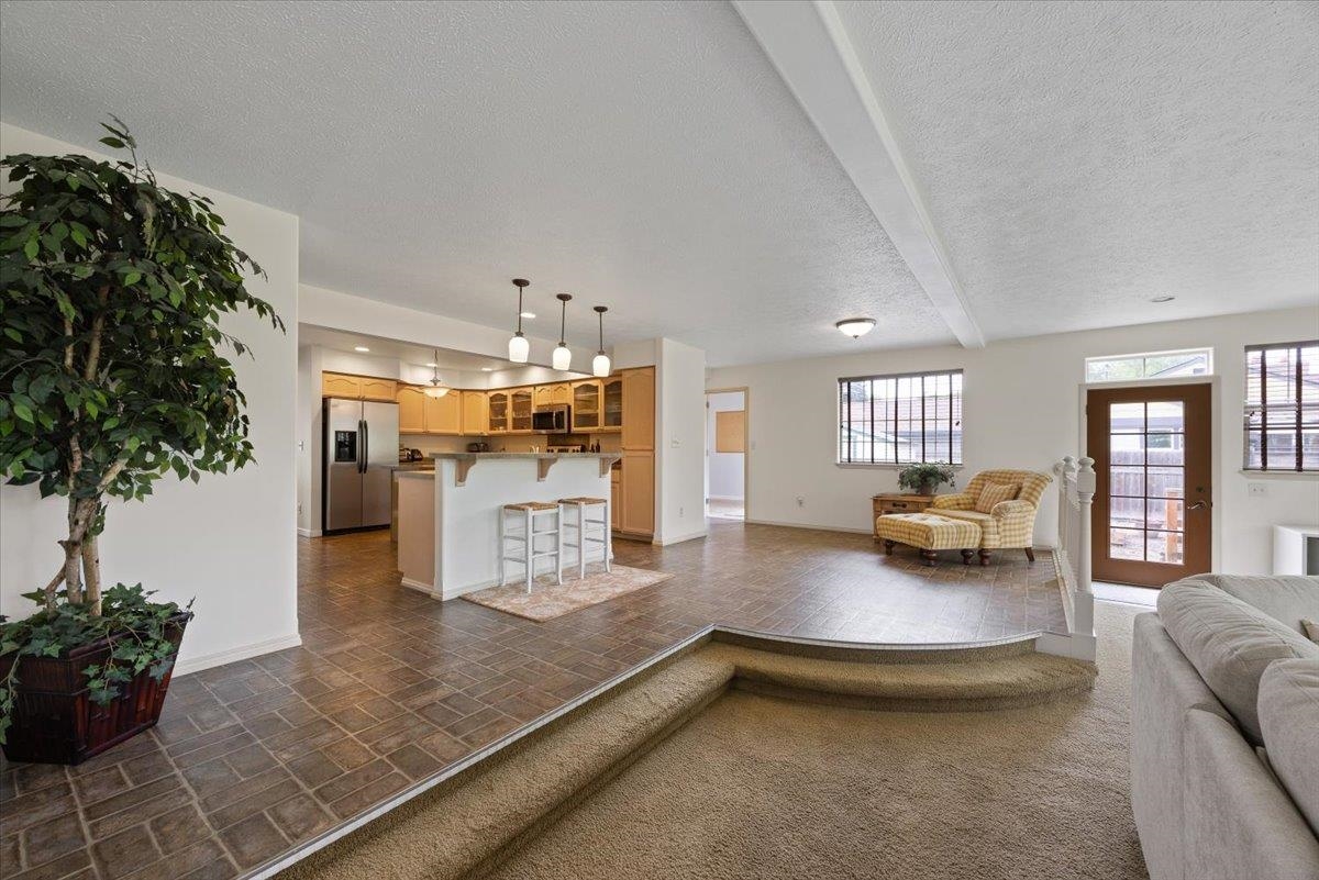 8927 E South Riverway Ave