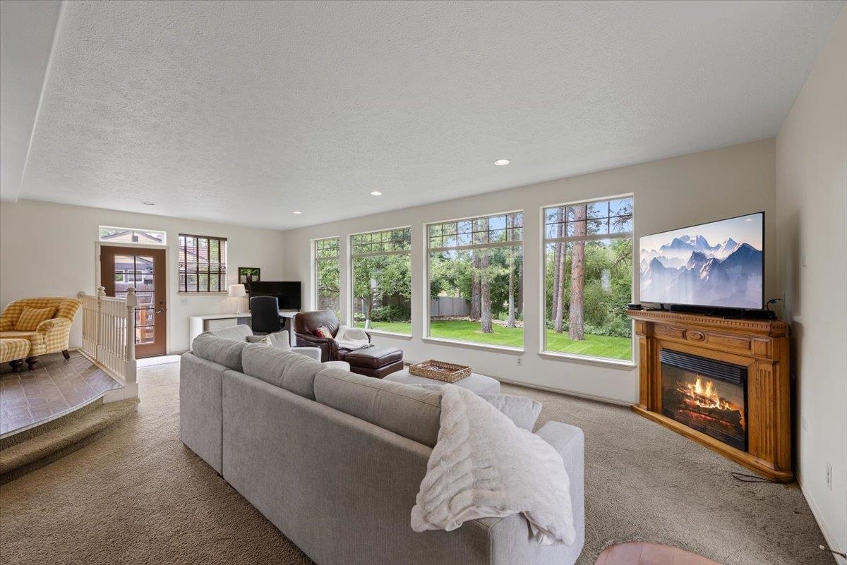 8927 E South Riverway Ave