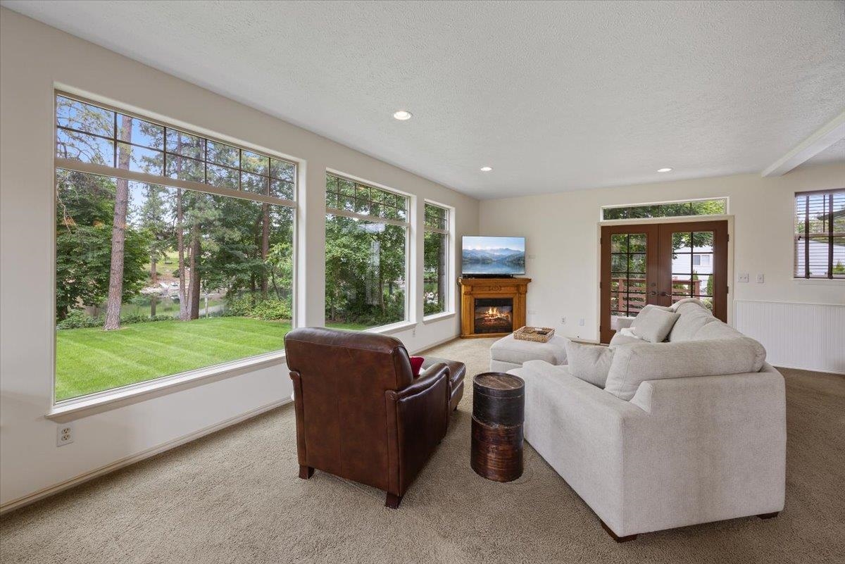 8927 E South Riverway Ave