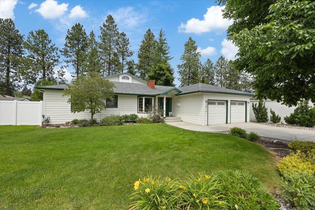 8927 E South Riverway Ave