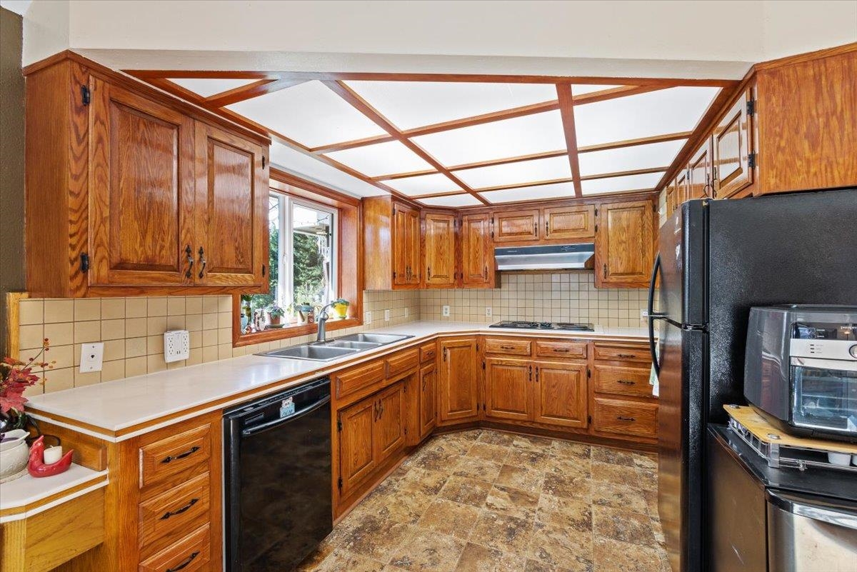 851 Balcom Rd