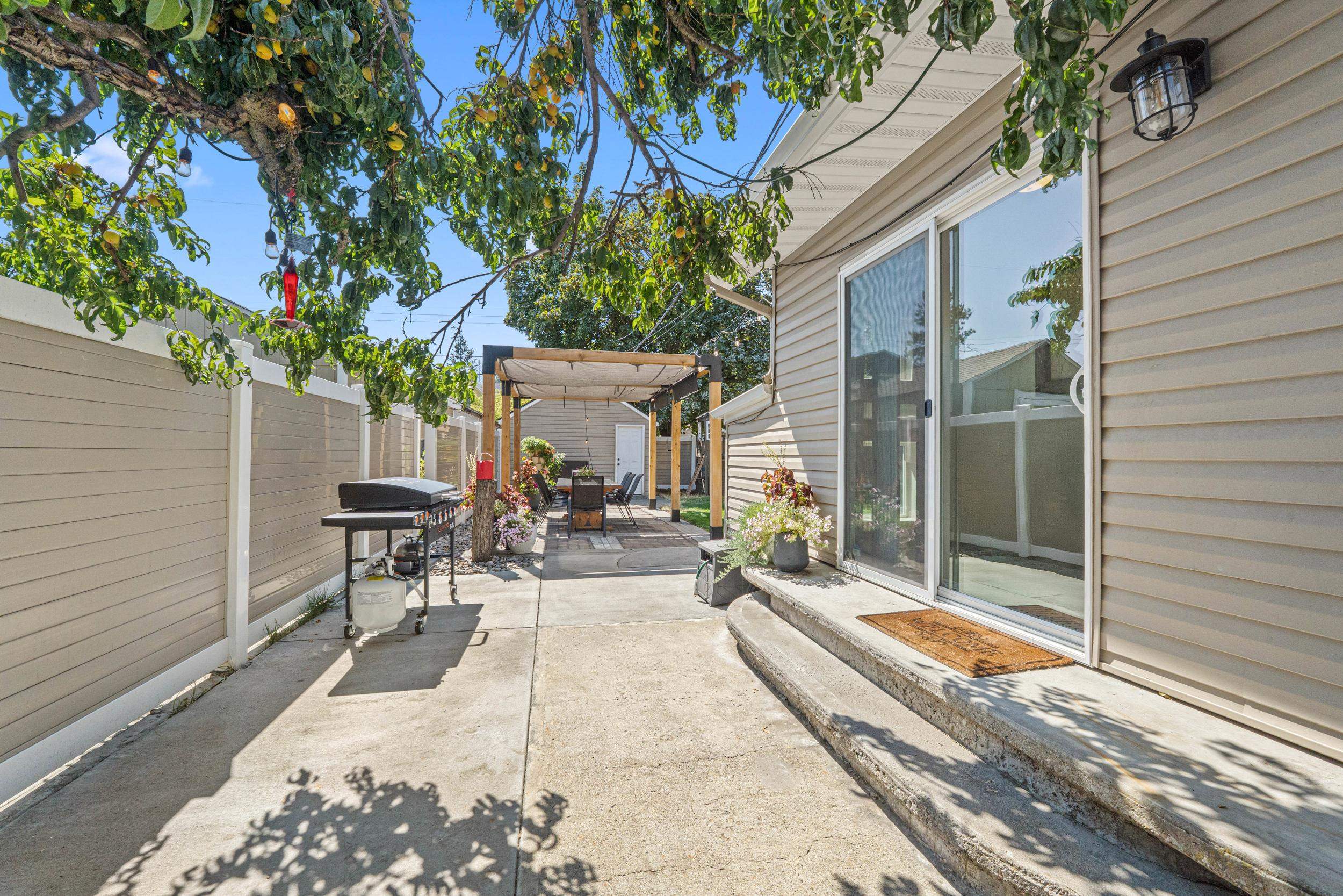 2018 E 5th Ave