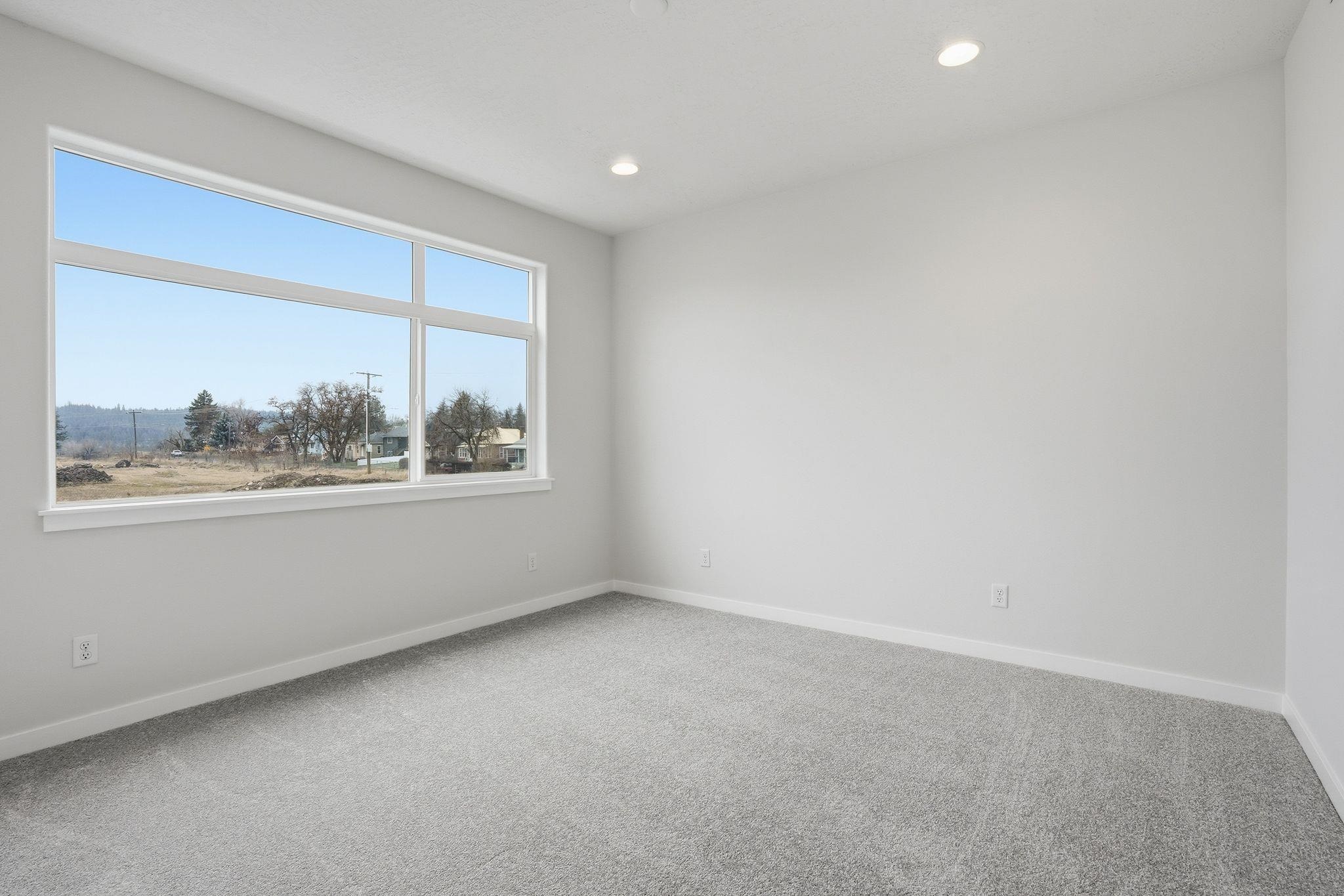 2512 W Summit Pkwy