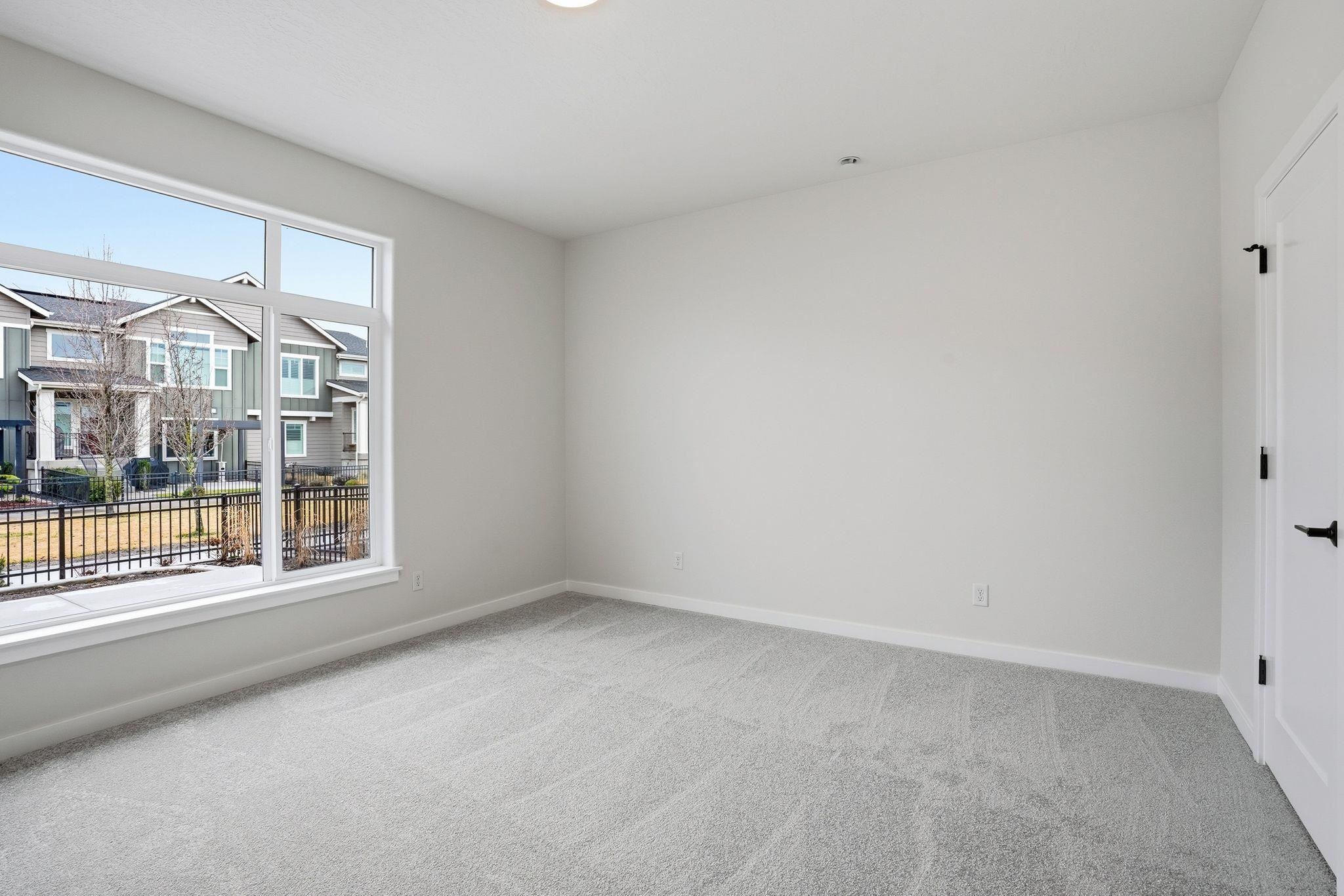 2512 W Summit Pkwy