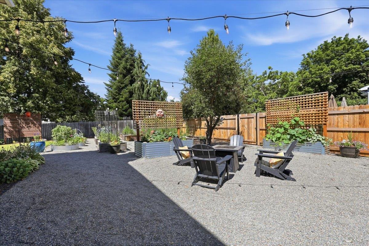 3109 E 65th Ave