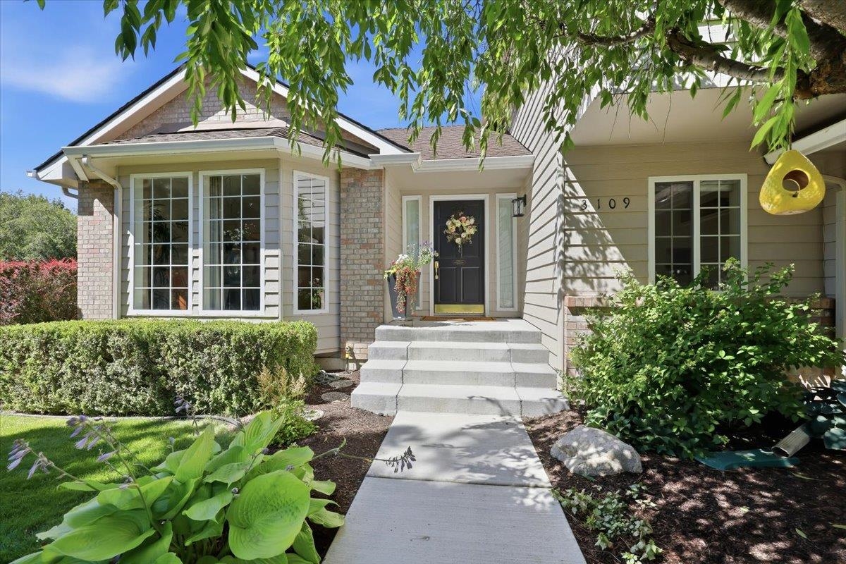 3109 E 65th Ave