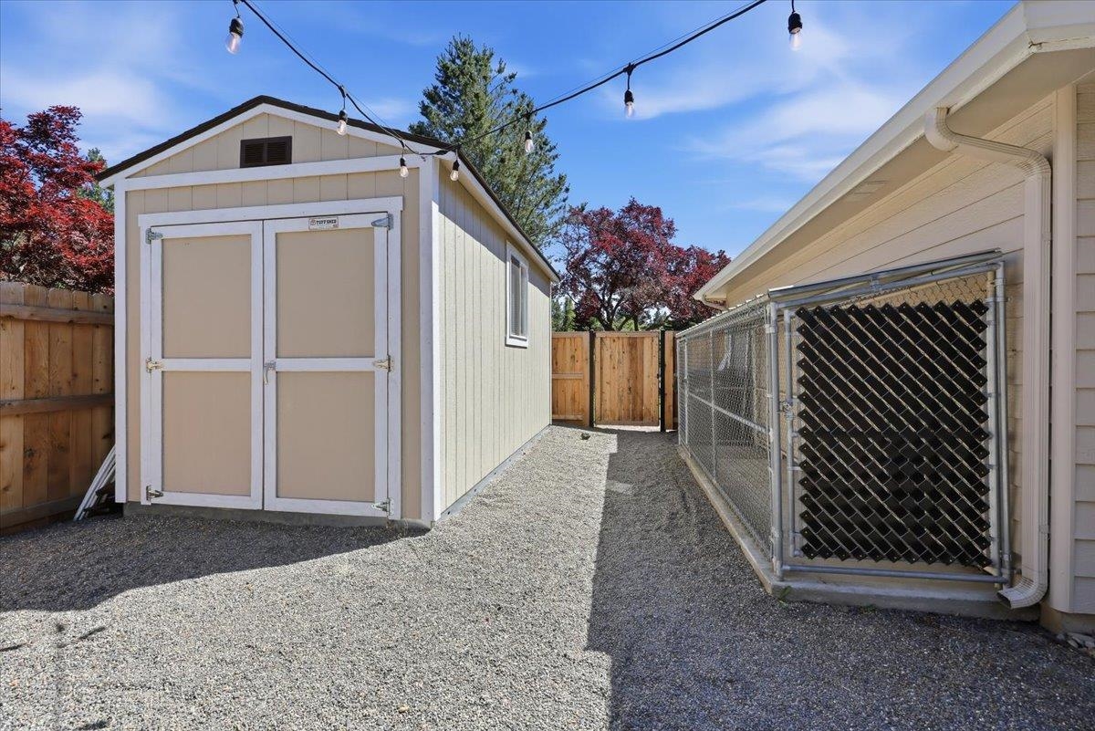 3109 E 65th Ave