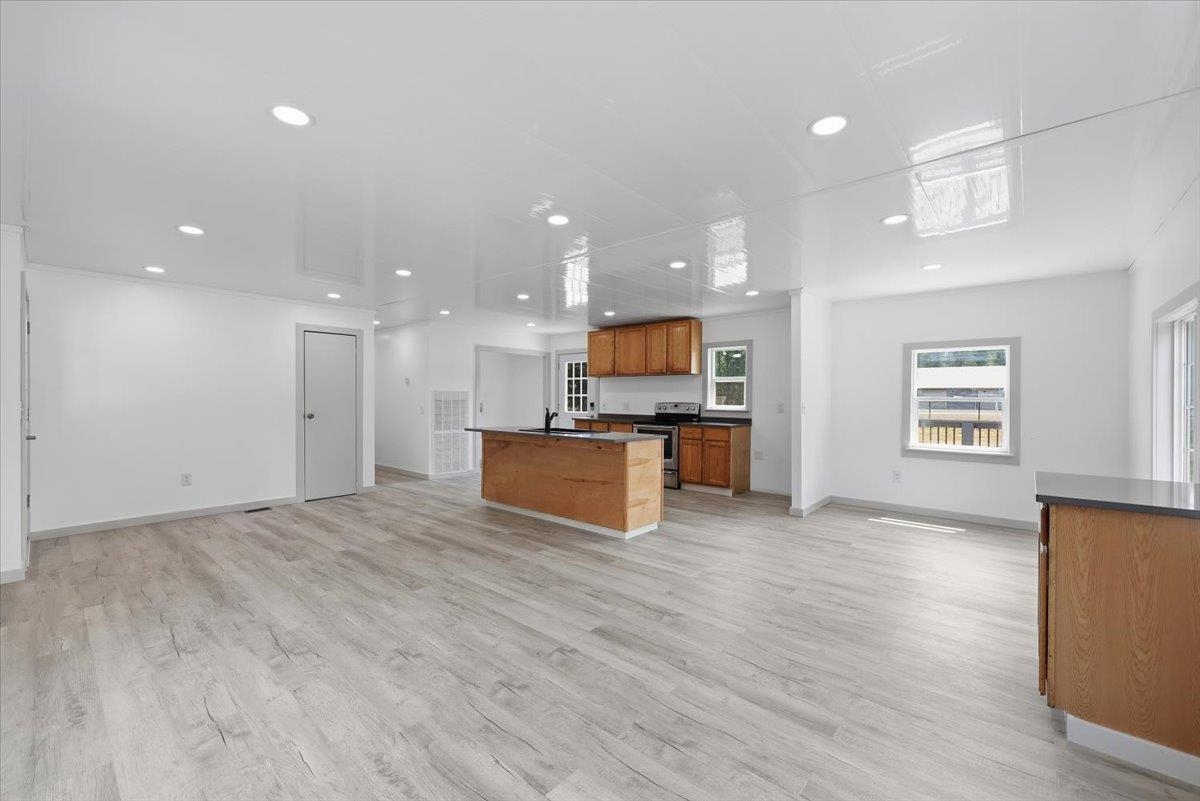 652 Southshore Diamond Lake Rd