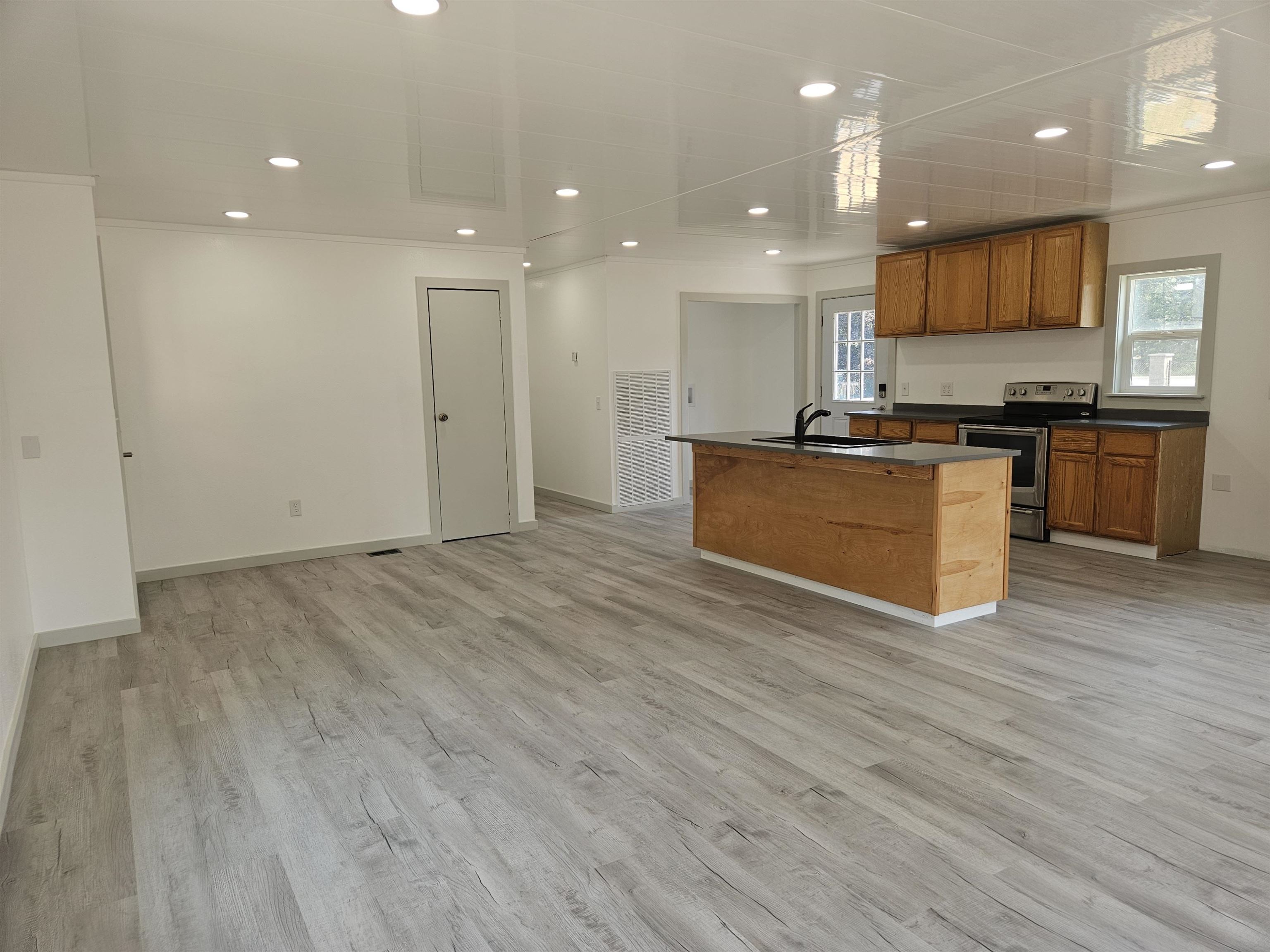 652 Southshore Diamond Lake Rd
