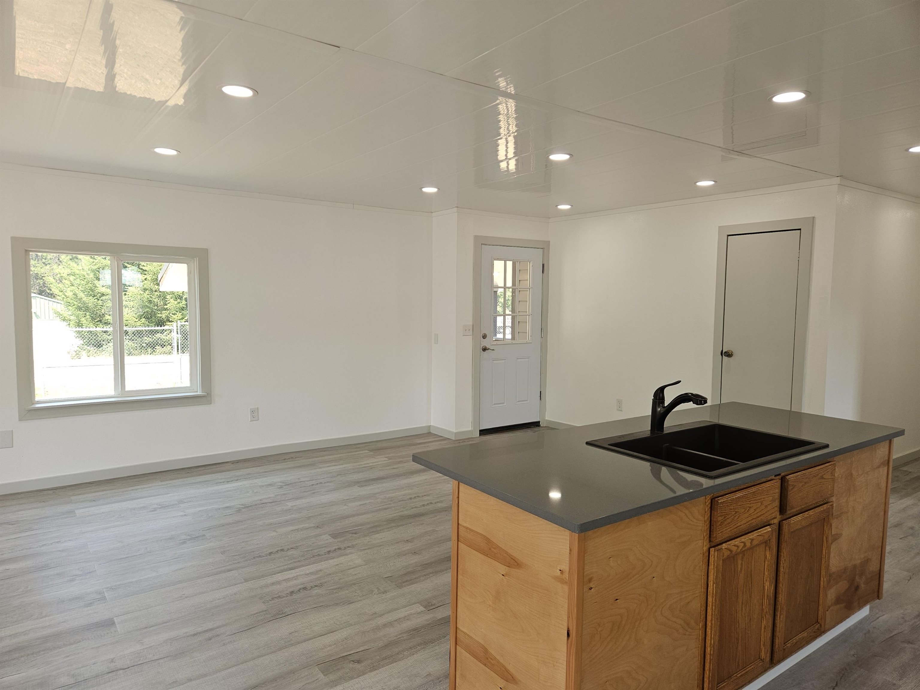 652 Southshore Diamond Lake Rd