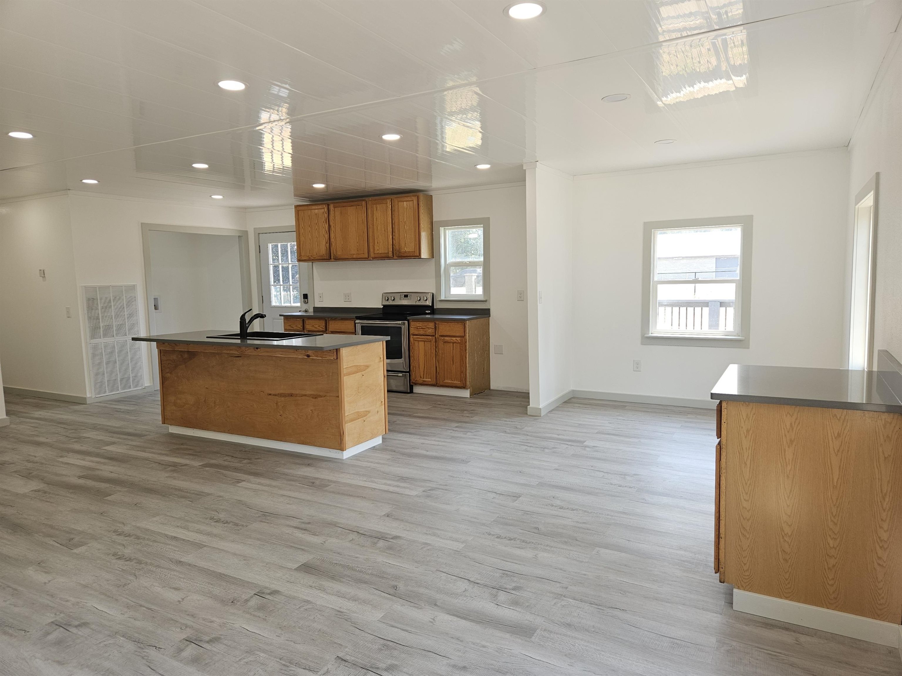 652 Southshore Diamond Lake Rd