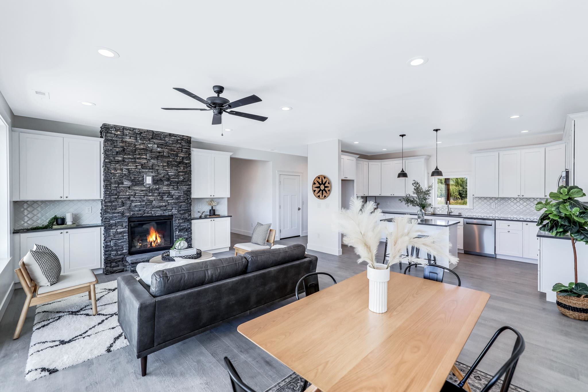 520 E Davisadero St