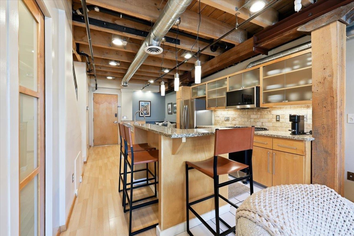 1221 Railroad Aly