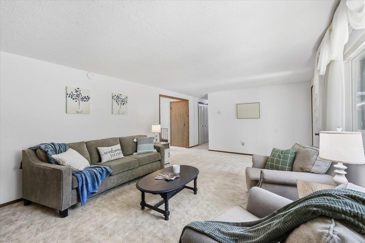 401 N Quail Ave