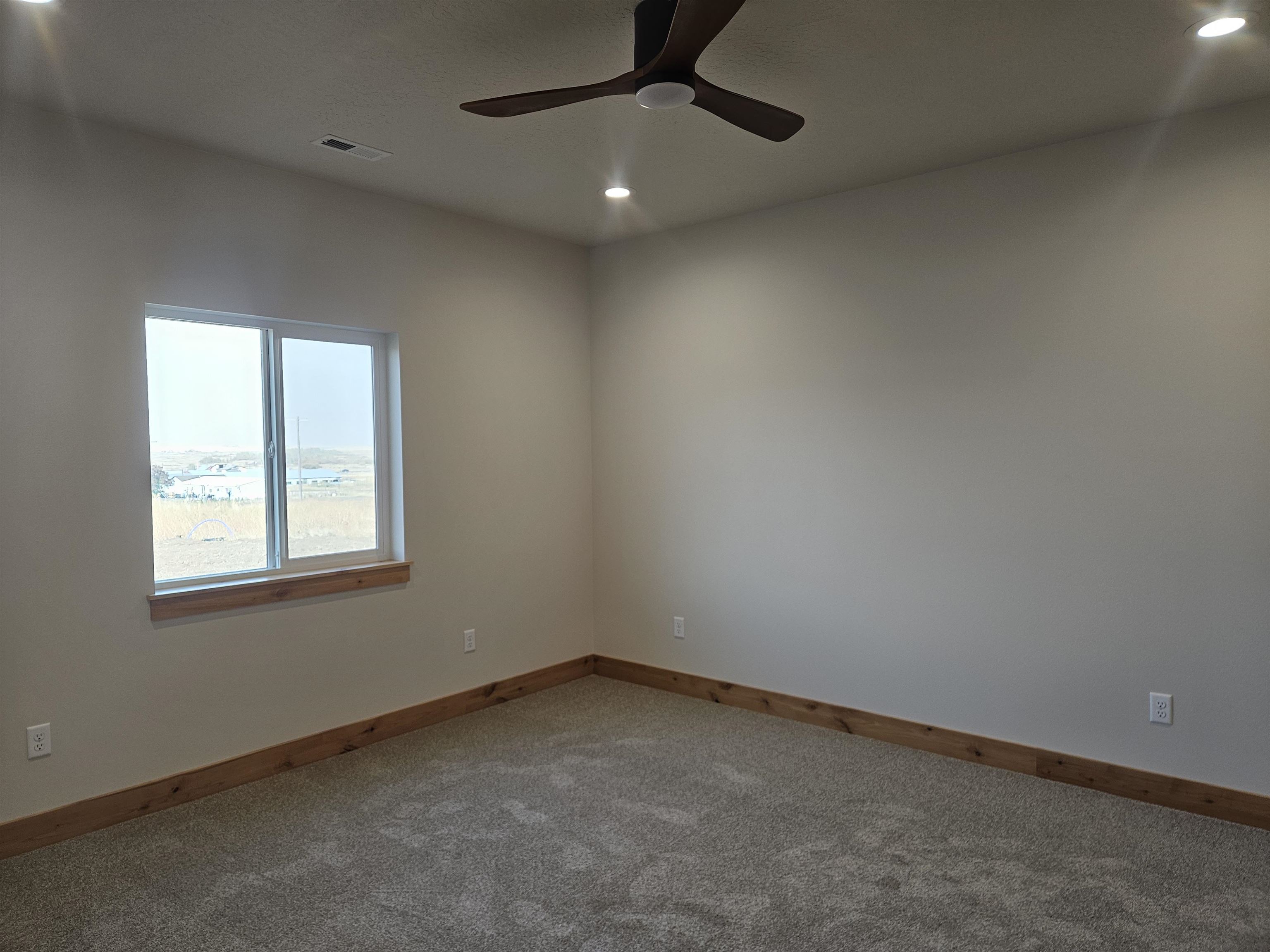 520 E Devisadero St