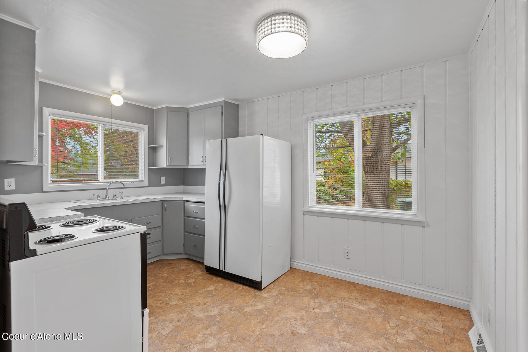 106 W 10TH AVE