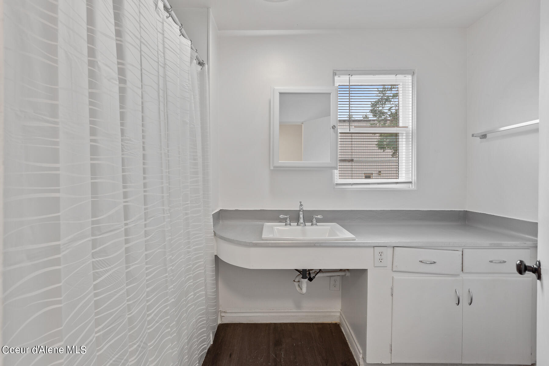 106 W 10TH AVE
