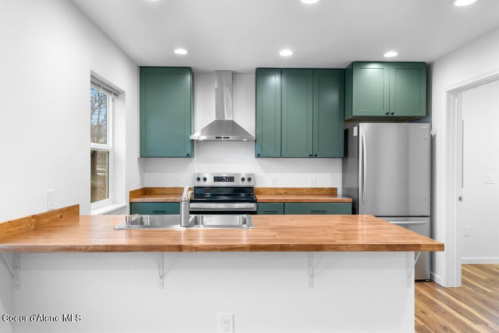 90 Finley Ave