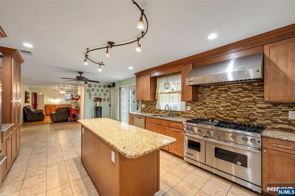 255 Knoll Road