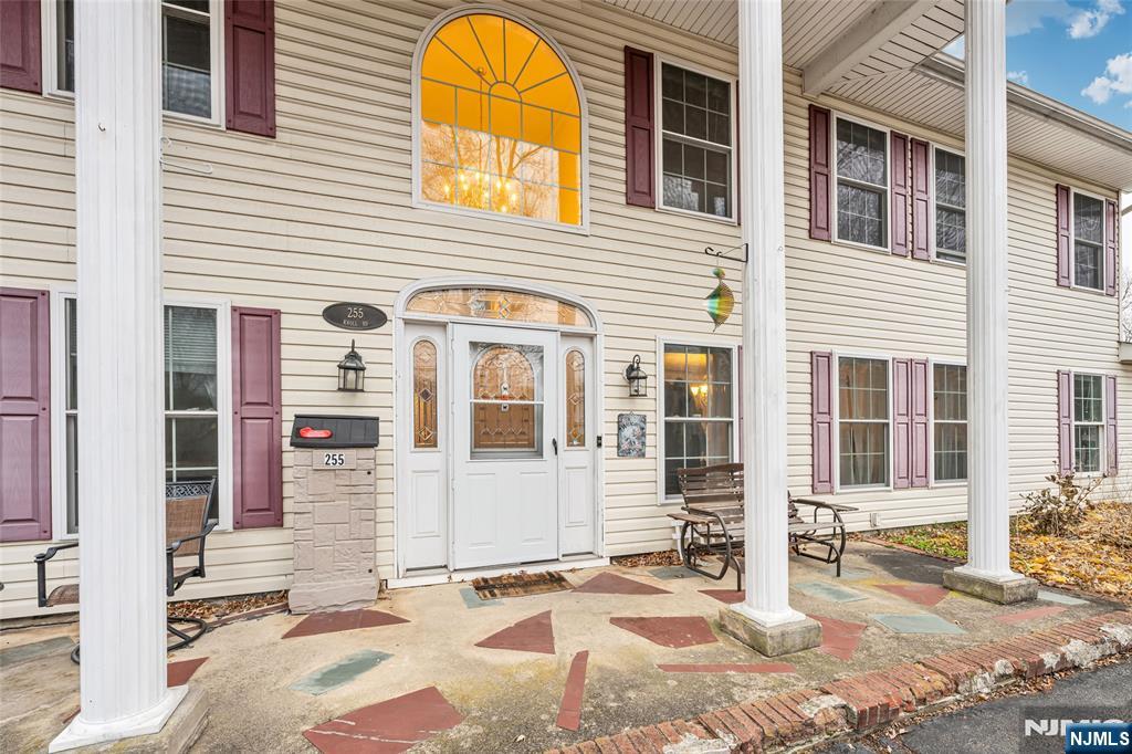 255 Knoll Road
