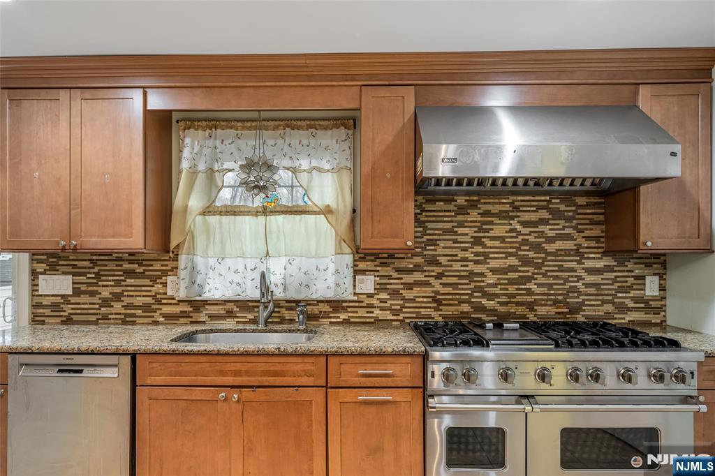 255 Knoll Road