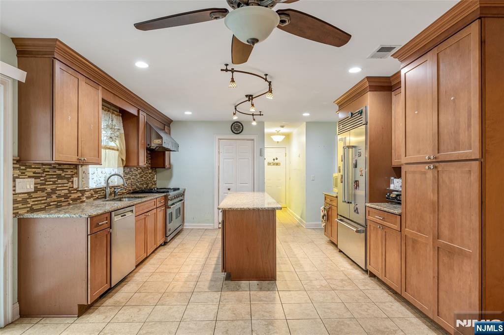 255 Knoll Road