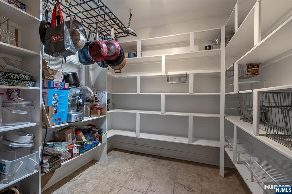 255 Knoll Road