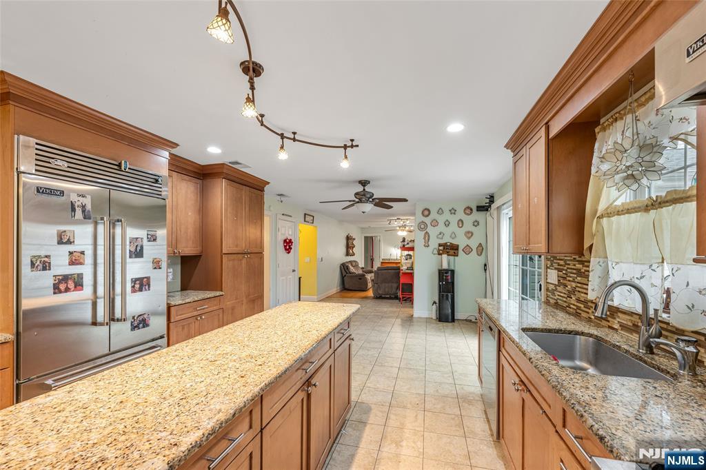 255 Knoll Road